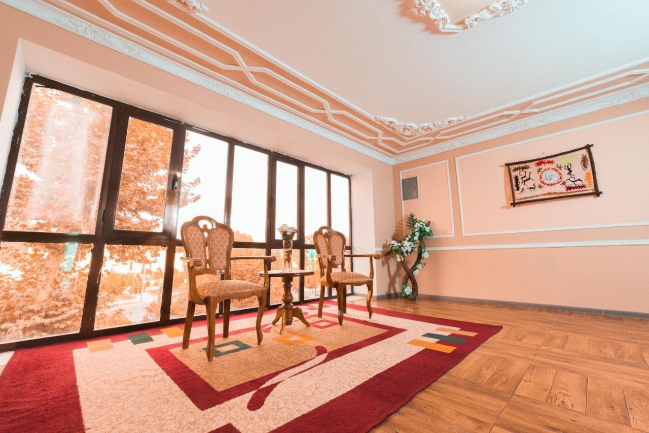 Reikartz قوقند المظهر الخارجي الصورة